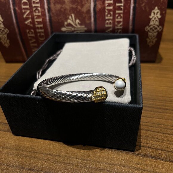 D̲a̲v̲i̲d̲ ̲Y̲u̲r̲m̲a̲n̲ 7mm Cable Classics Bracelet with Pearl & 14k Gold - Picture 3 of 5